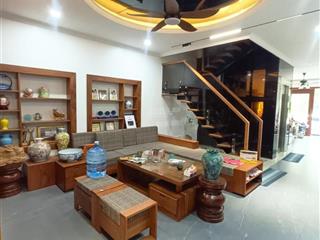 Bán nhà đẹp giang biên 73m thang máy 6 tầng vườn hoa trước mặt vỉa ô tô tránh đỗ ngày đêm ở sướng
