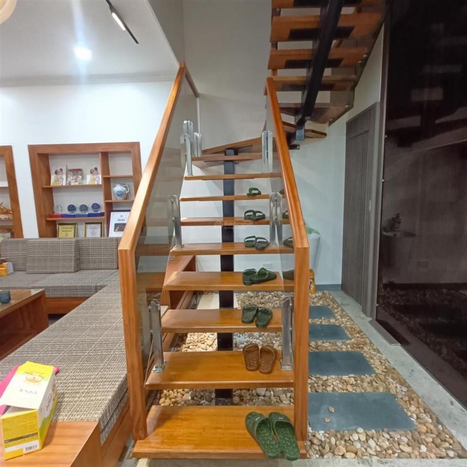 Bán nhà đẹp giang biên 73m thang máy 6 tầng vườn hoa trước mặt vỉa ô tô tránh đỗ ngày đêm ở sướng