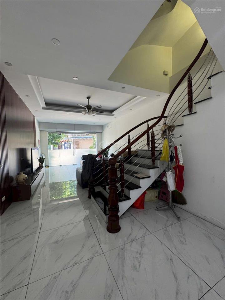 Nhà đẹp phân lô đấu giá giang biên 75m x 4,5 tầng view công viên đường 8m ô tô tránh vỉa hè