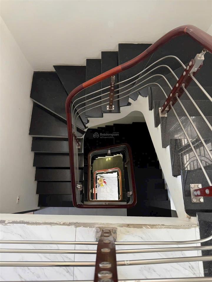 Nhà đẹp phân lô đấu giá giang biên 75m x 4,5 tầng view công viên đường 8m ô tô tránh vỉa hè