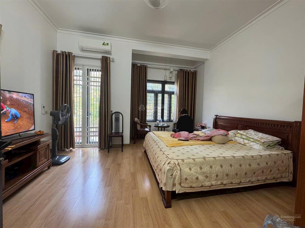 Nhà đẹp phân lô đấu giá giang biên 75m x 4,5 tầng view công viên đường 8m ô tô tránh vỉa hè