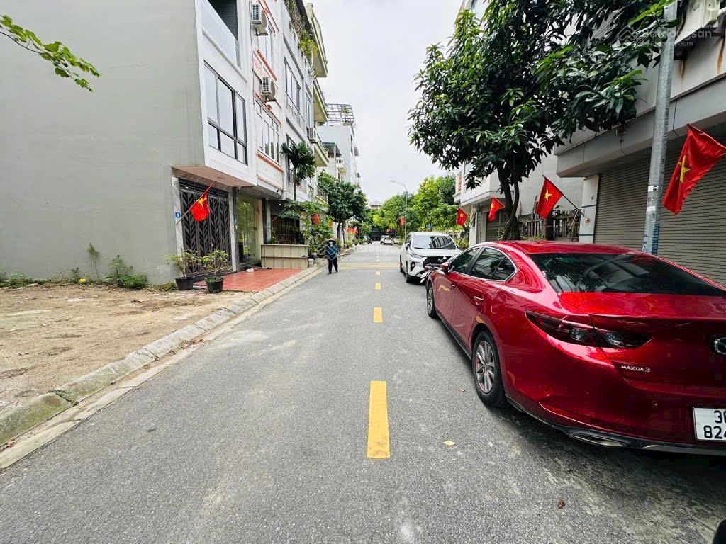 Bán lô đất tđc giang biên 90m mặt tiền 6m dài 15m view vườn hoa đẹp giá 22,3 tỷ