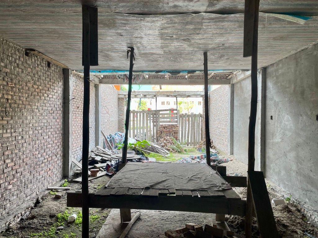 Bán nhà thô 100m mt 5,35m giang biên 7 tầng vỉa hè đường rộng 11m kinh doanh thoáng đãng
