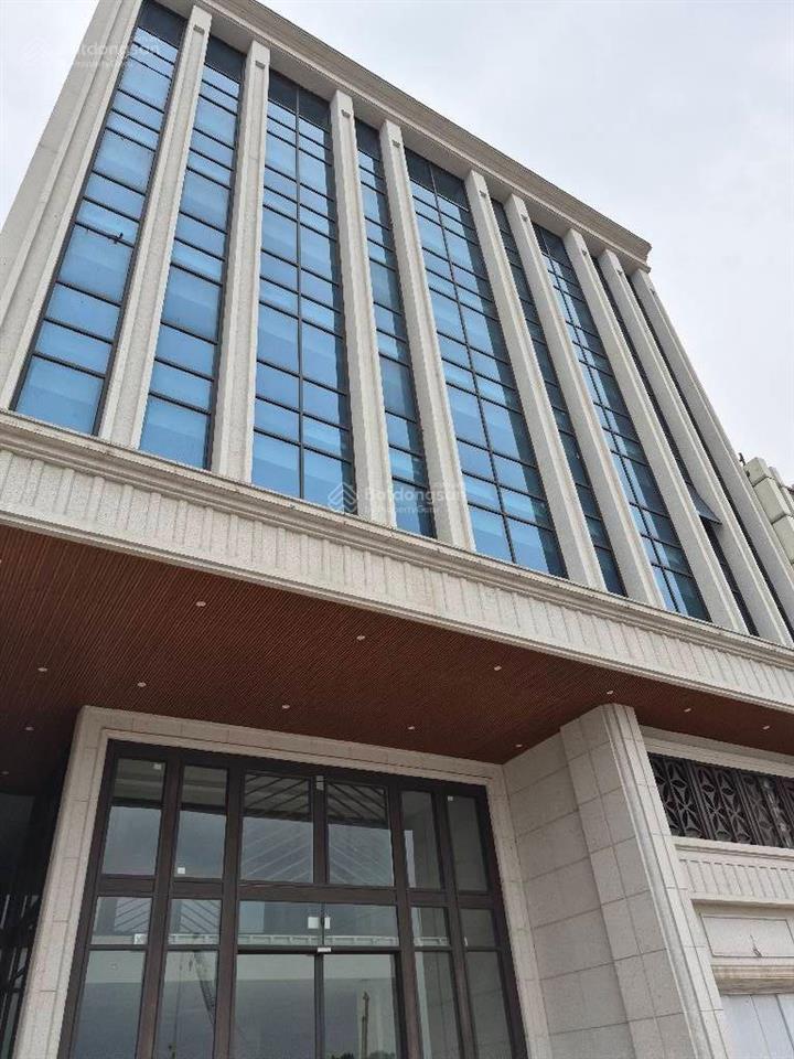 Chuyển nhượng tòa văn phòng 10 tầng mặt đường đôi phố hồng tiến  bồ đề vỉa hè rộng kinh doanh