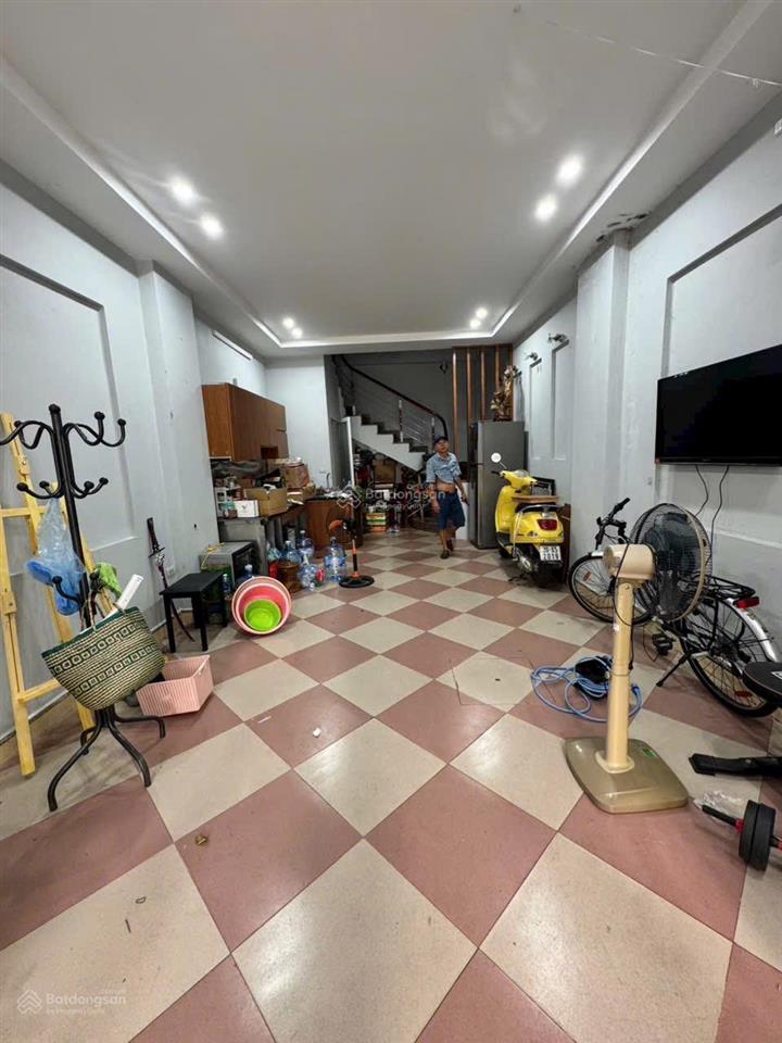 Bán nhà tái định cư giang biên 40m2 4 tầng vỉa hè 2m lòng đường 6m dân xây bền chắc giá 13 tỷ