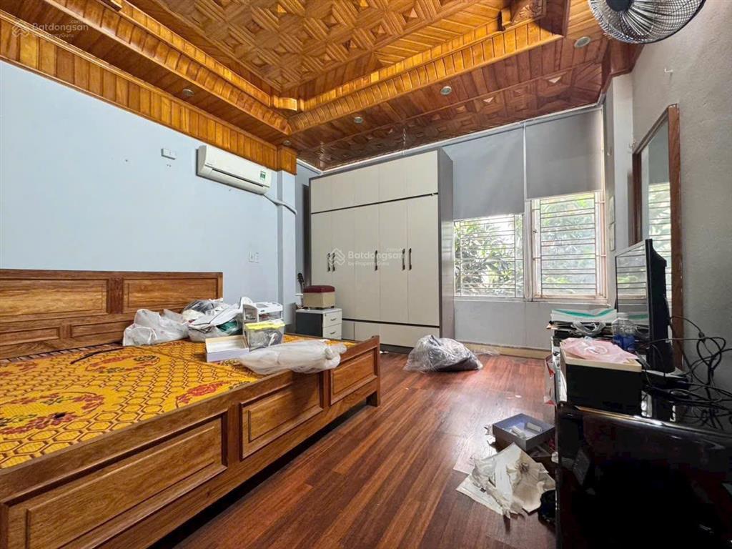 Bán nhà tái định cư giang biên 40m2 4 tầng vỉa hè 2m lòng đường 6m dân xây bền chắc giá 13 tỷ