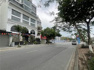 Bán toà văn phòng dịch vụ mặt phố phúc lợi giá 123 tỷ diện tích 390m 7 tầng 1 hầm dòng tiền 200tr/t