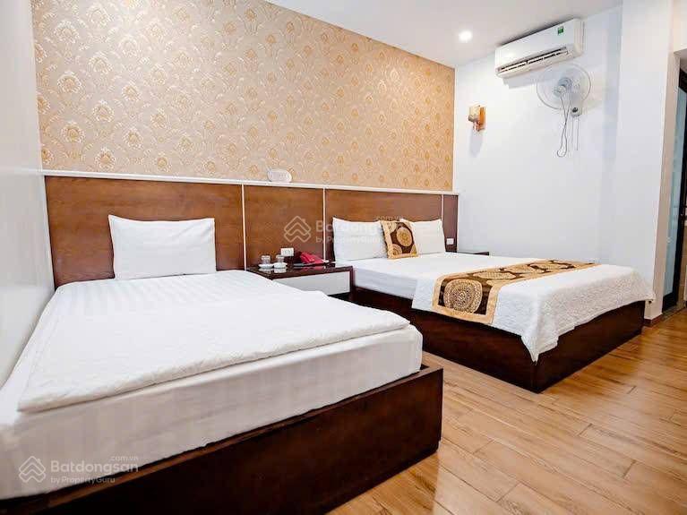 Chuyển nhượng hotel cổ linh 106m 8 tầng 22 phòng dòng tiền 300 triệu/tháng giá 45,8 tỷ