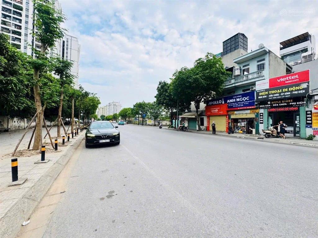 Bán đất mặt phố nguyễn lam  phúc đồng 72m mt 7,5m đã tách 2 lô nhỏ mua lẻ hoặc bán tất giá tốt