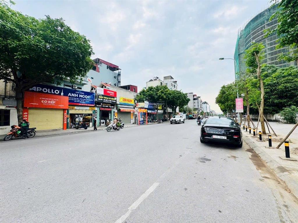 Bán đất mặt phố nguyễn lam  phúc đồng 72m mt 7,5m đã tách 2 lô nhỏ mua lẻ hoặc bán tất giá tốt