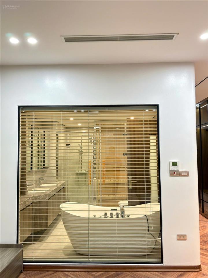 Nhà xây mới gia thuỵ nguyên văn cừ 60m 7 tầng 4 ngủ nội thất hiện đại ô tô vào gara giá 21 tỷ