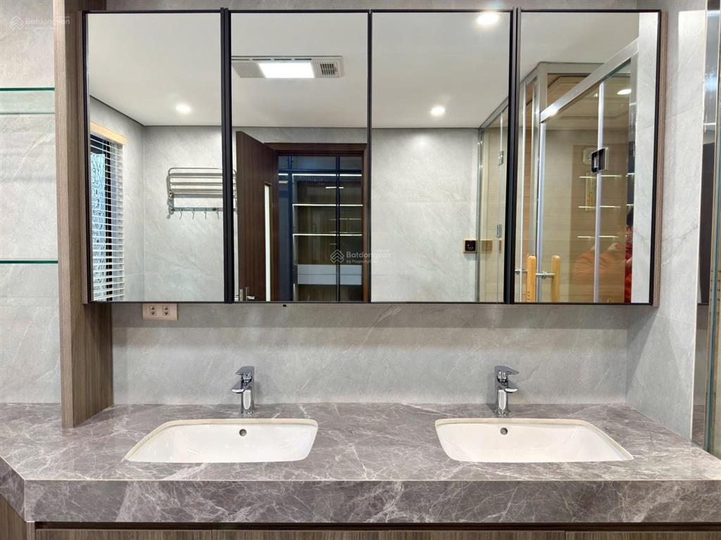 Nhà xây mới gia thuỵ nguyên văn cừ 60m 7 tầng 4 ngủ nội thất hiện đại ô tô vào gara giá 21 tỷ