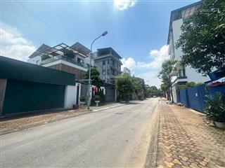 Bán đất phân lô vỉa hè ô tô tránh việt hưng 330m mt13m hàng xóm toàn biệt thự khủng sát phố 86,9 ty