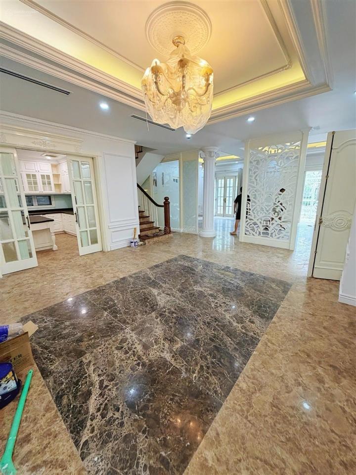 Bán biệt thự đơn lập bt8 việt hưng 240m, mặt tiền 14.35m, view vườn hoa, có thang máy, giá 79.5 tỷ