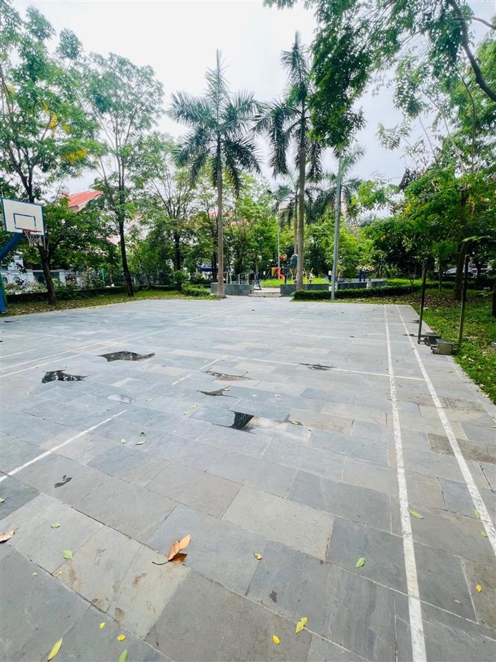 Bán biệt thự đơn lập bt8 việt hưng 240m, mặt tiền 14.35m, view vườn hoa, có thang máy, giá 79.5 tỷ