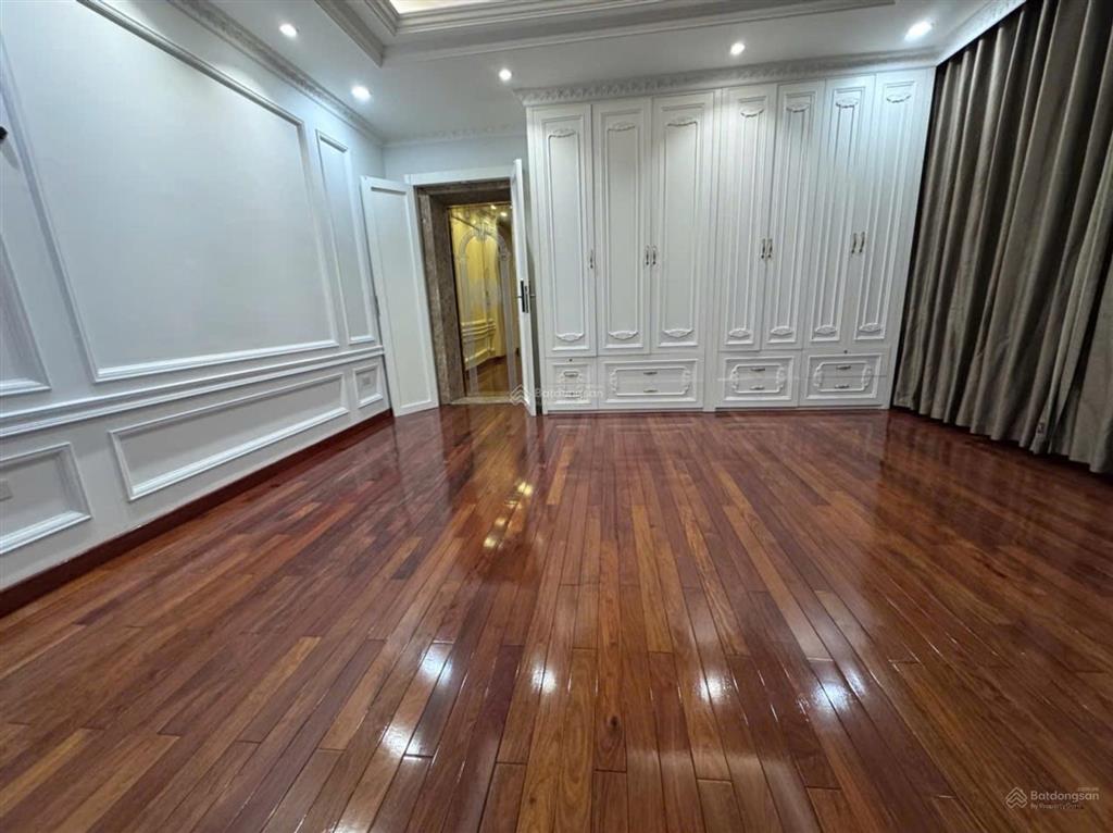 Bán biệt thự đơn lập bt8 việt hưng 240m, mặt tiền 14.35m, view vườn hoa, có thang máy, giá 79.5 tỷ