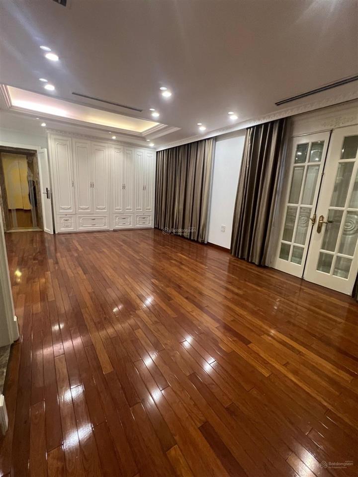 Bán biệt thự đơn lập bt8 việt hưng 240m, mặt tiền 14.35m, view vườn hoa, có thang máy, giá 79.5 tỷ