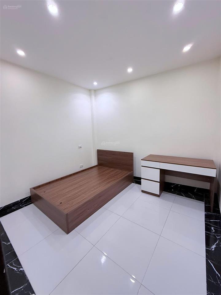 Bán nhà ngọc thuỵ 38m 4 tầng ô tô đỗ cửa 4 ngủ bắc ngõ 4m gần trường việt pháp giá 6,9 tỷ