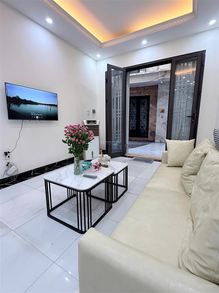 Bán nhà ngọc thuỵ 38m 4 tầng ô tô đỗ cửa 4 ngủ bắc ngõ 4m gần trường việt pháp giá 6,9 tỷ
