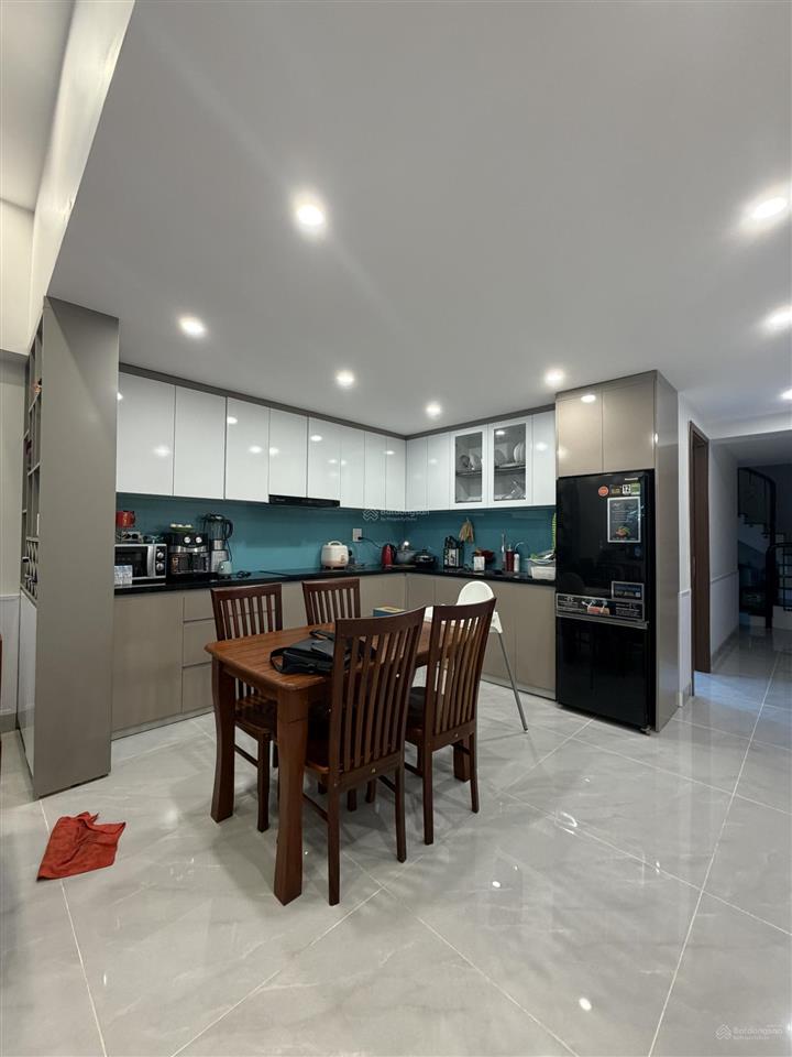 Bán đất tặng nhà đẹp 106,3m 2 tầng sân rộng 3 phòng ngủ giáp phố hoa lâm gần big c giá 12 tỷ