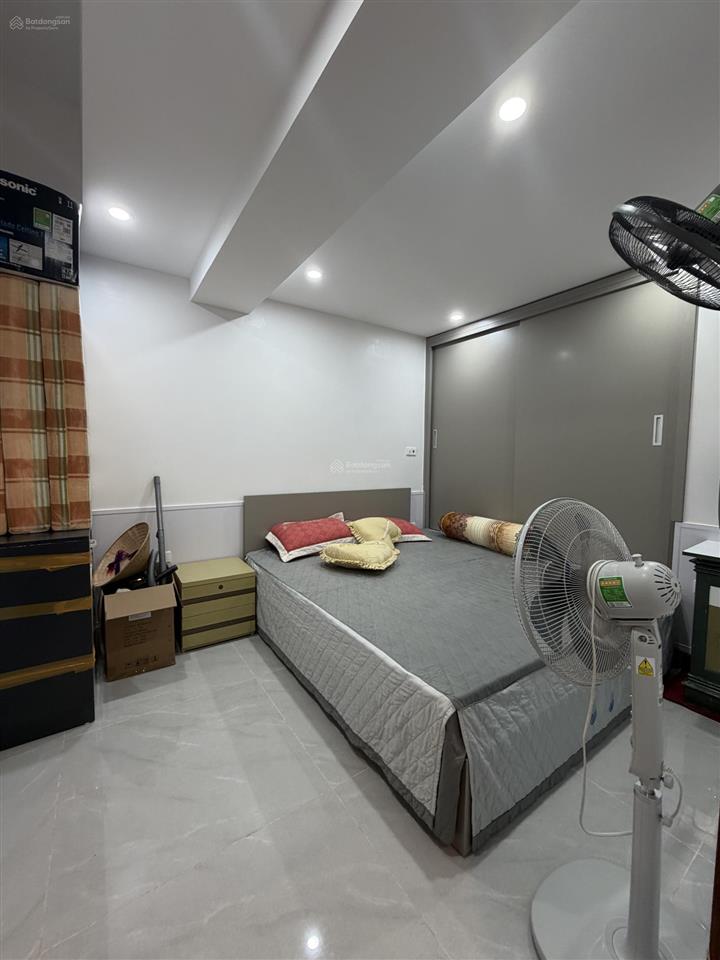 Bán đất tặng nhà đẹp 106,3m 2 tầng sân rộng 3 phòng ngủ giáp phố hoa lâm gần big c giá 12 tỷ