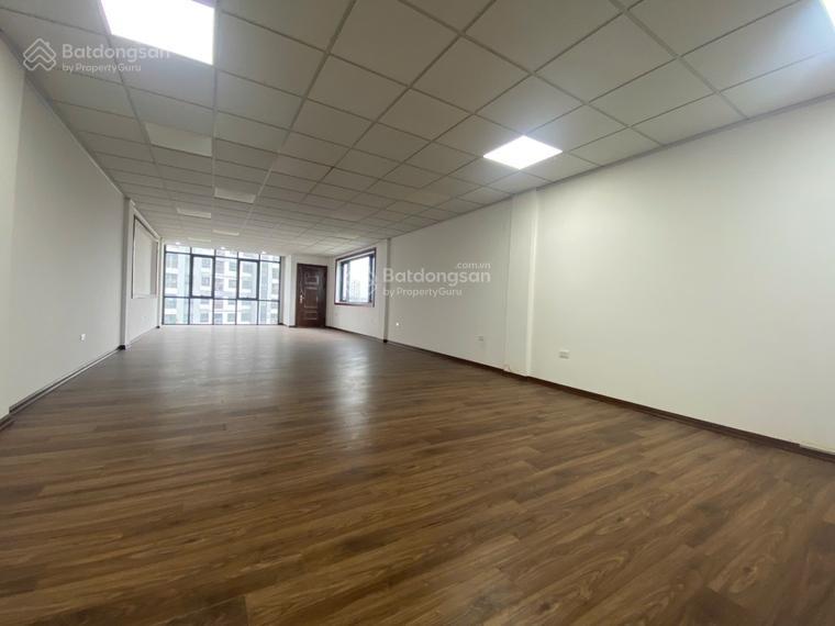 Cho thuê nhà mặt phố kẻ tạnh việt hưng 100m thông sàn thang máy giá 60 triệu/tháng hđ 5 năm