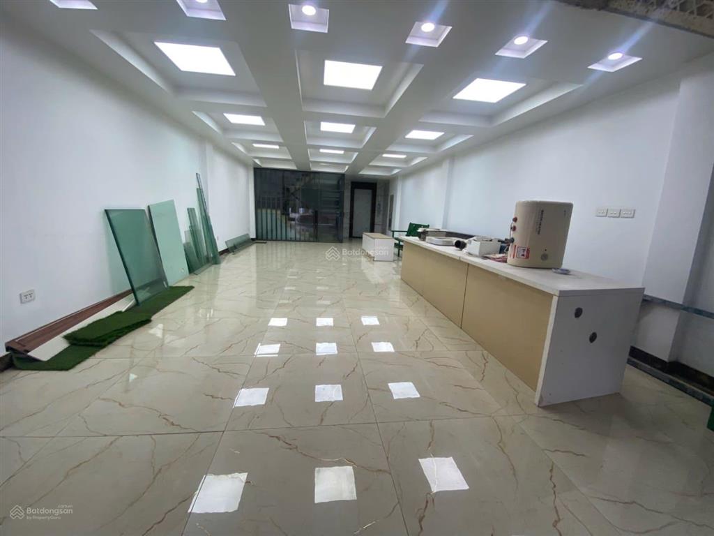 Cho thuê nhà mặt phố kẻ tạnh việt hưng 100m thông sàn thang máy giá 60 triệu/tháng hđ 5 năm