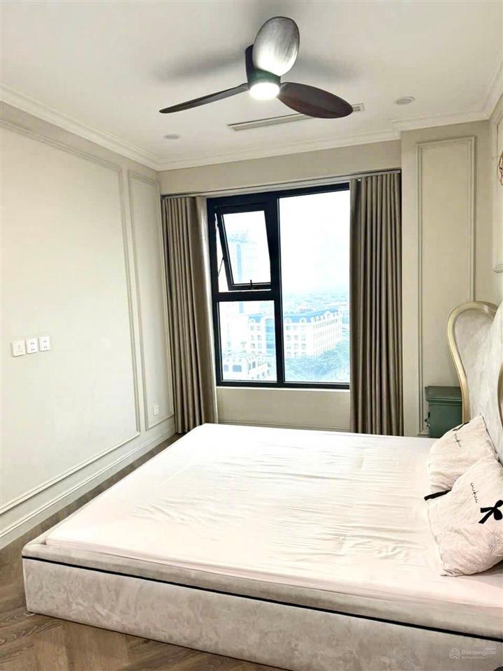 Cho thuê chung cư đẹp ở ngay tại berriver 390 nguyễn văn cừ 3 ngủ 2vs full đồ đẹp giá 14 triệu