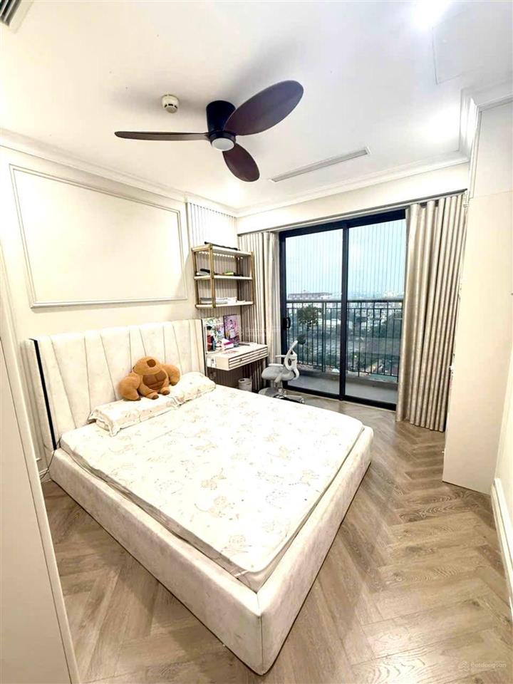 Cho thuê chung cư đẹp ở ngay tại berriver 390 nguyễn văn cừ 3 ngủ 2vs full đồ đẹp giá 14 triệu