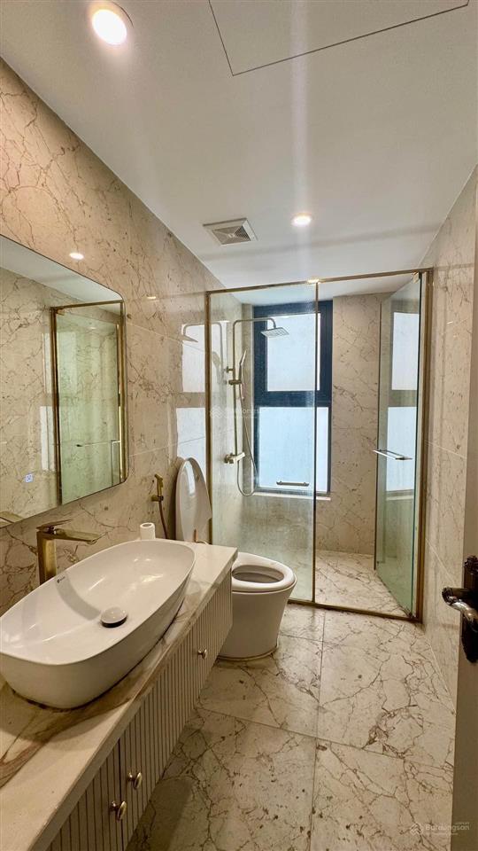 Cho thuê chung cư đẹp ở ngay tại berriver 390 nguyễn văn cừ 3 ngủ 2vs full đồ đẹp giá 14 triệu