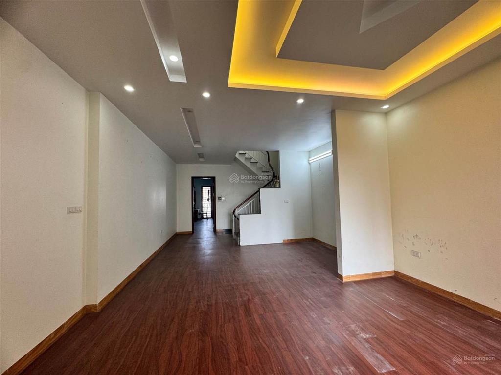 Cho thuê nguyên căn 5 tầng 100m khu đấu giá giang biên giáp phúc lợi gần chung cư ruby 1  2 20t /t