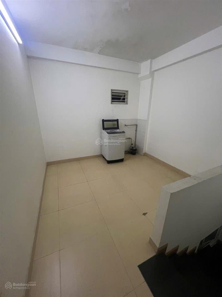 Giảm giá chào còn 13 triệu/tháng nhà lô góc, ô tô tránh, vào nhà ngọc thụy
