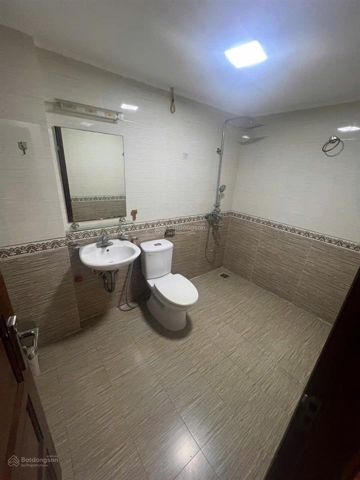 Giảm giá chào còn 13 triệu/tháng nhà lô góc, ô tô tránh, vào nhà ngọc thụy