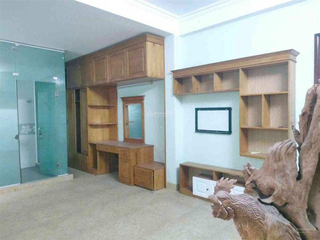 Cho thuê biệt thự khu đô thị việt hưng 230m 3 tầng thang máy vỉa hè rộng 38 triệu/tháng