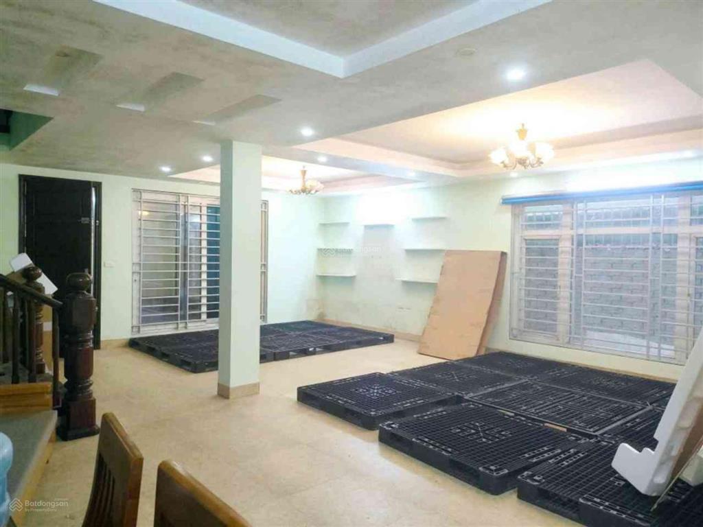 Cho thuê biệt thự khu đô thị việt hưng 230m 3 tầng thang máy vỉa hè rộng 38 triệu/tháng