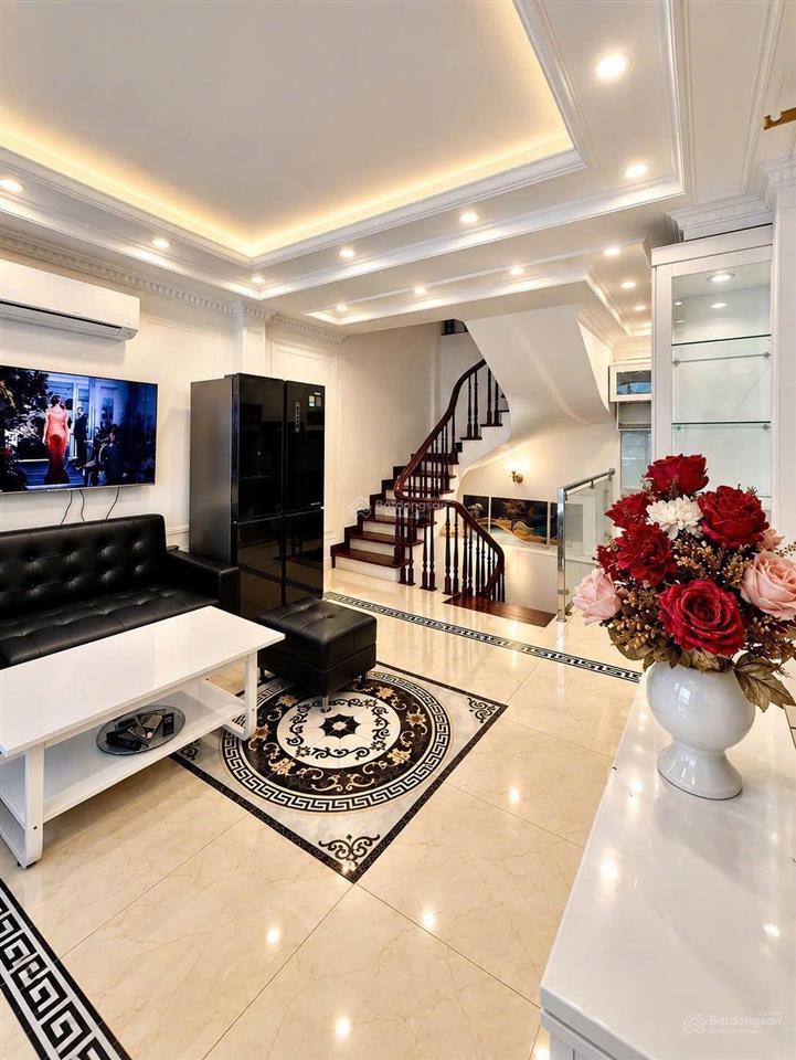 Bán nhà đẹp sài đồng 37m lô góc mt 4m 5 tầng nội thất sang trọng chủ thiện chí bán