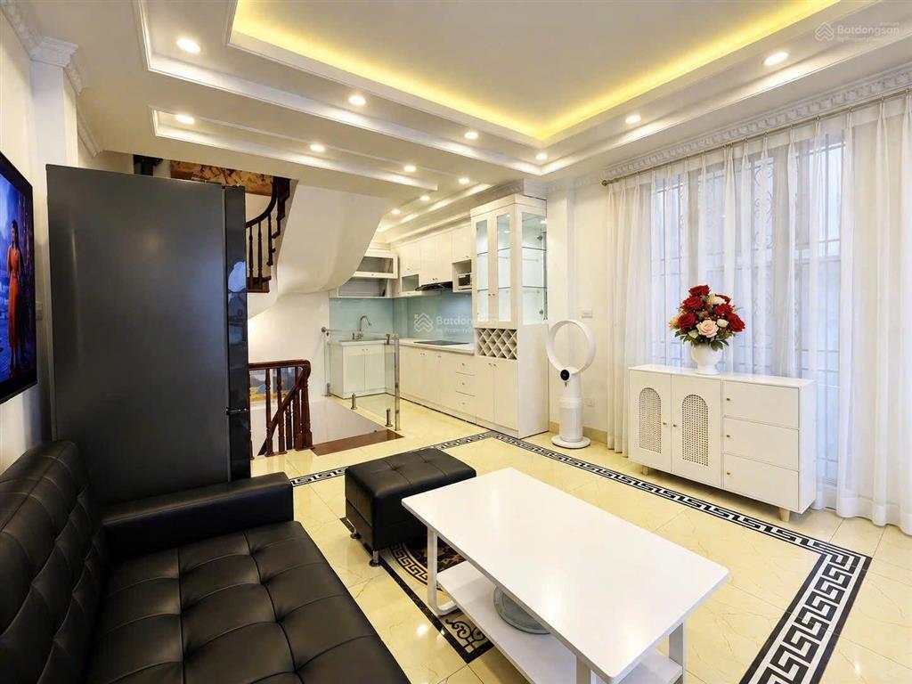 Bán nhà đẹp sài đồng 37m lô góc mt 4m 5 tầng nội thất sang trọng chủ thiện chí bán