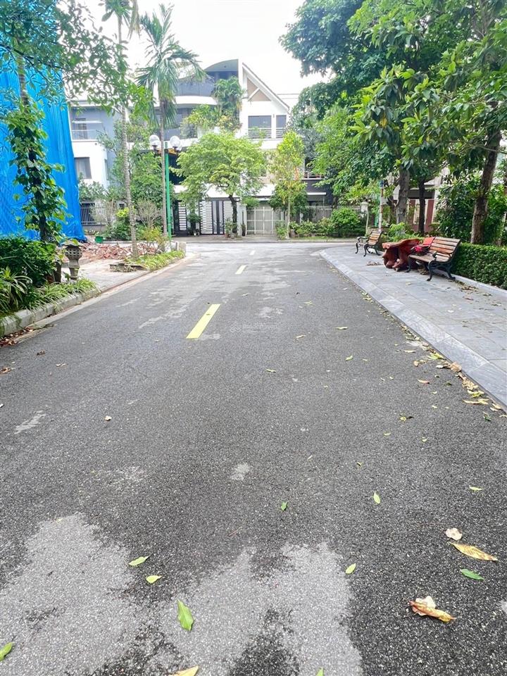 Biệt thự khu đô thị việt hưng nội khu bt8 diện tích 166,6m giá 50 tỷ không lỗi lầm chính chủ