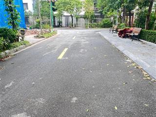 Biệt thự khu đô thị việt hưng nội khu bt8 diện tích 166,6m giá 50 tỷ không lỗi lầm chính chủ