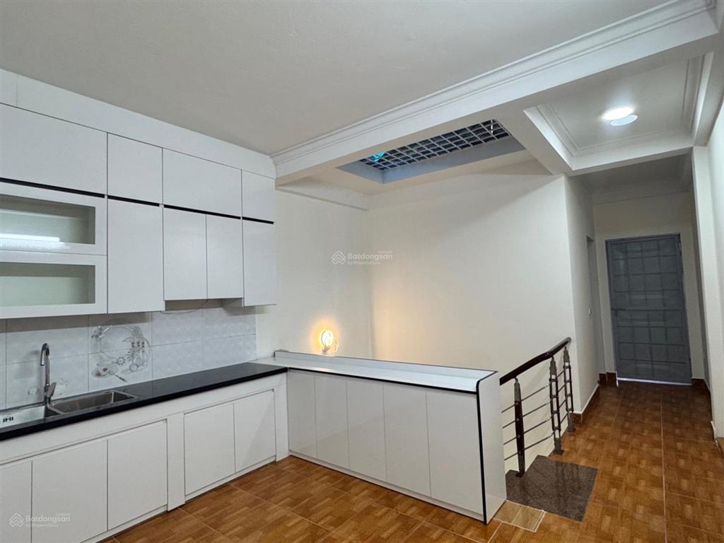 Bán nhà phân lô tđc giang biên ô tô tránh vỉa hè kinh doanh