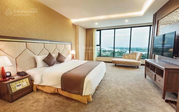 Bán khách sạn phố hàng chiếu 40 phòng dòng tiền vài tỷ /tháng dt 190m 10 tầng giá 1,6 tỷ /m2