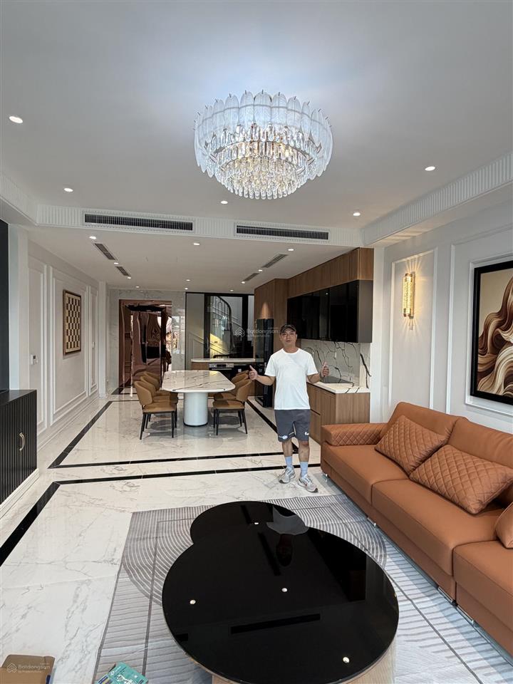 Bán nhà tái định cư việt hưng 65m 5 tầng thang máy hiện đại nội thất xịn vườn hoa trước mặt tiền