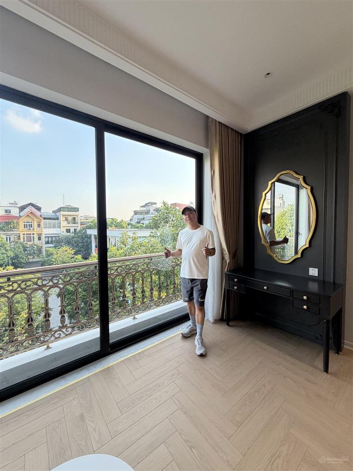 Bán nhà tái định cư việt hưng 65m 5 tầng thang máy hiện đại nội thất xịn vườn hoa trước mặt tiền