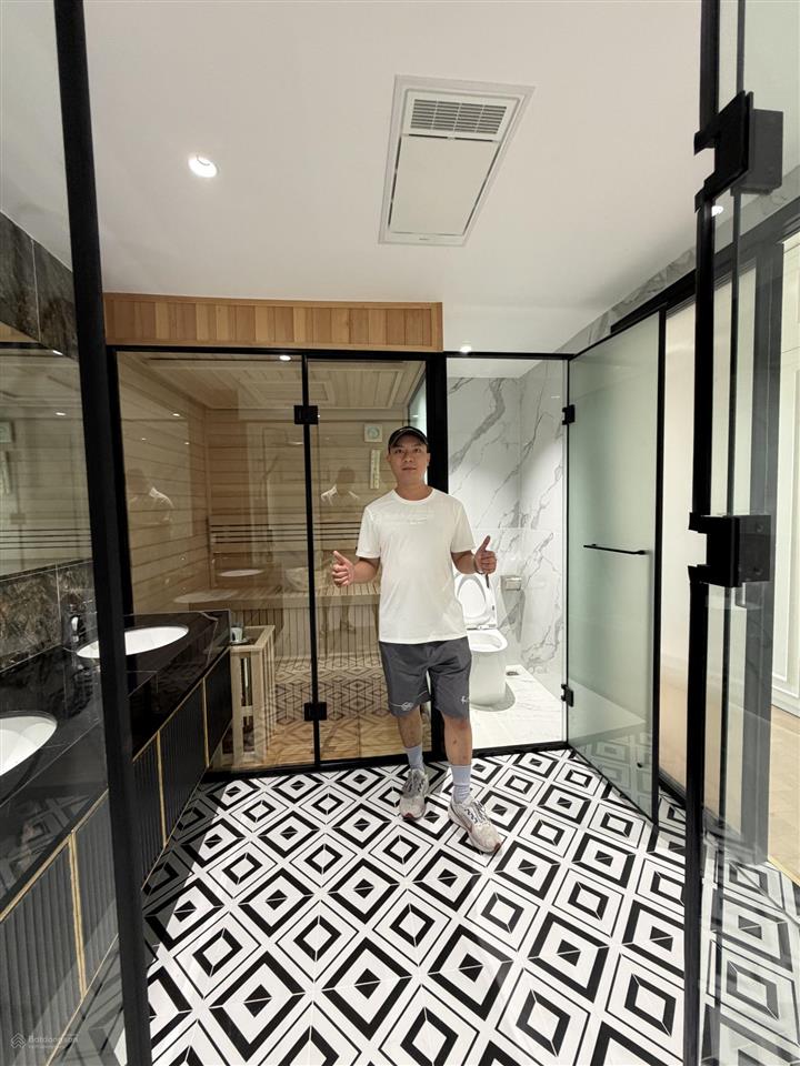 Bán nhà tái định cư việt hưng 65m 5 tầng thang máy hiện đại nội thất xịn vườn hoa trước mặt tiền