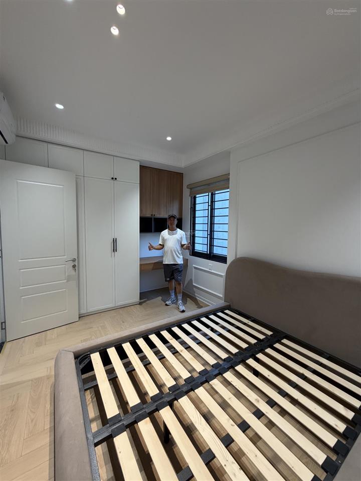 Bán nhà tái định cư việt hưng 65m 5 tầng thang máy hiện đại nội thất xịn vườn hoa trước mặt tiền