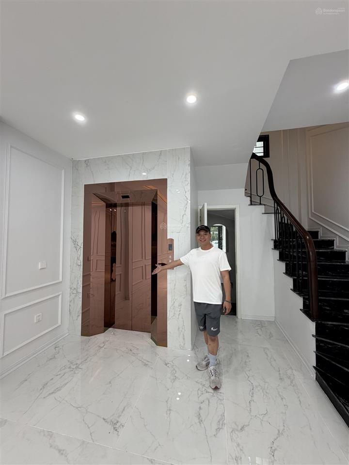 Bán nhà tái định cư việt hưng 65m 5 tầng thang máy hiện đại nội thất xịn vườn hoa trước mặt tiền