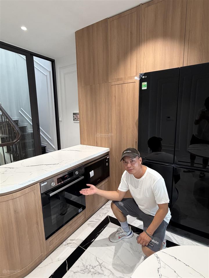 Bán nhà tái định cư việt hưng 65m 5 tầng thang máy hiện đại nội thất xịn vườn hoa trước mặt tiền