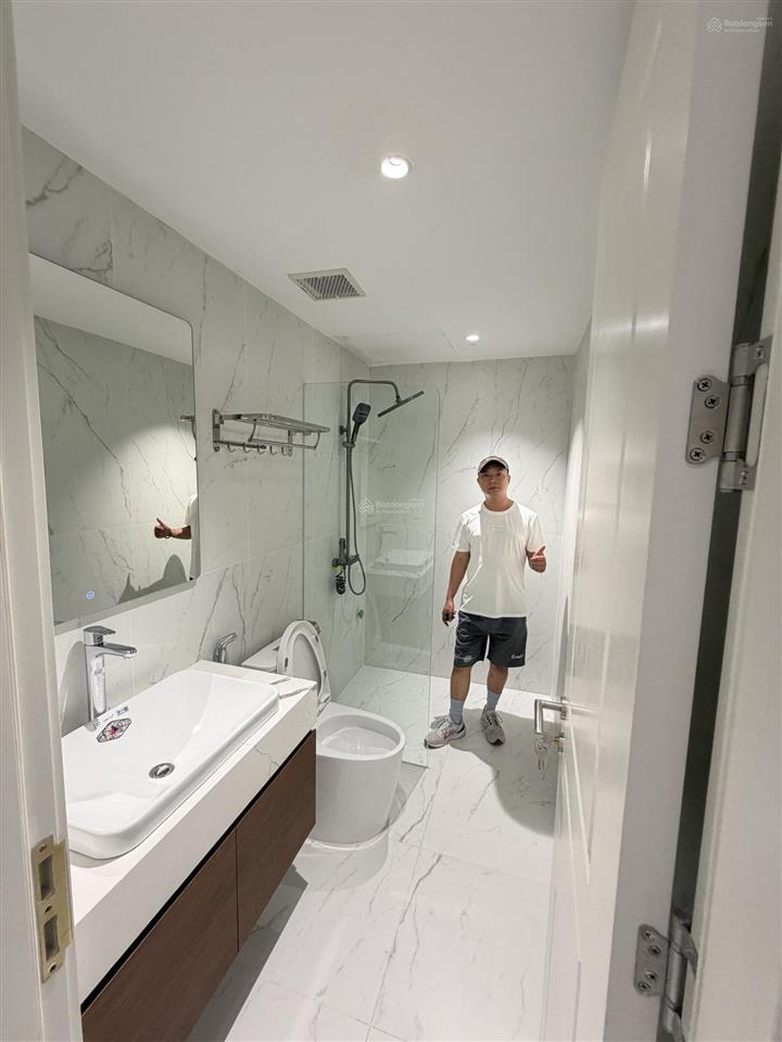 Bán nhà tái định cư việt hưng 65m 5 tầng thang máy hiện đại nội thất xịn vườn hoa trước mặt tiền