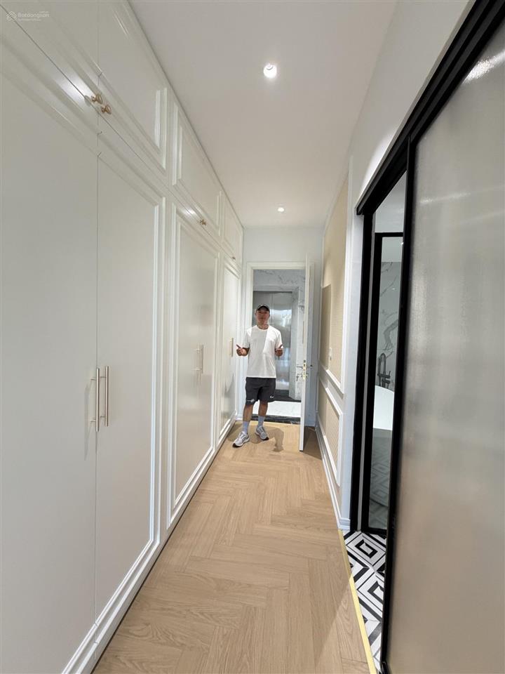 Bán nhà tái định cư việt hưng 65m 5 tầng thang máy hiện đại nội thất xịn vườn hoa trước mặt tiền