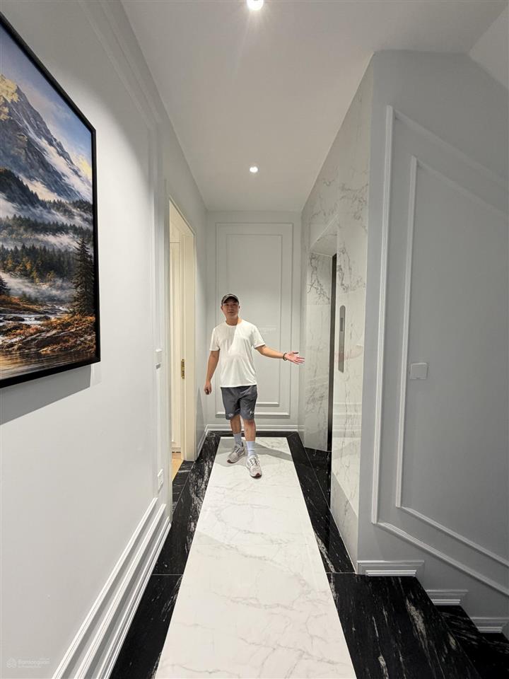 Bán nhà tái định cư việt hưng 65m 5 tầng thang máy hiện đại nội thất xịn vườn hoa trước mặt tiền